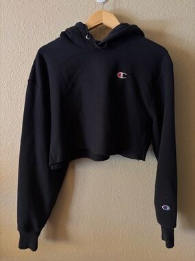 Champion Women's M Black Cropped Hoodie Raw Hem Boxy Embroidered Logo
